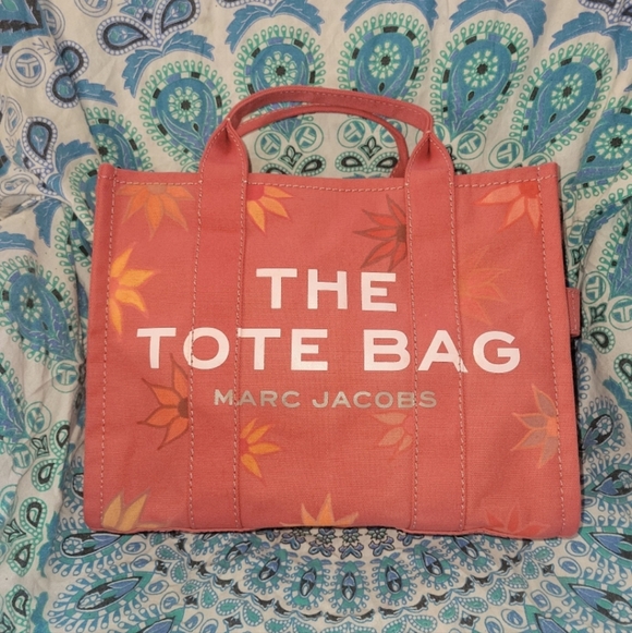 Marc Jacobs Handbags - Marc Jacobs Pink Tote Bag